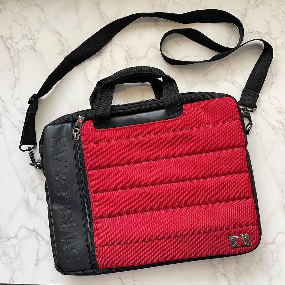 SwissGear Wenger 15" Laptop Tablet Sleeve Notebook Carrying Case Red & Black